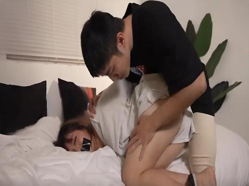 Mời đồng nghiệp sang chơi để bị hiếp dâm