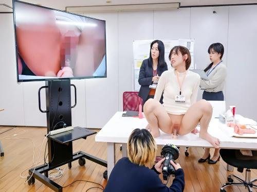 性感员工在办公室自慰