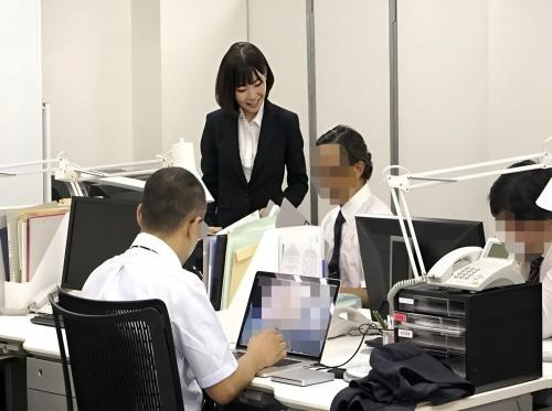 Noong nagtrabaho si Eimi Fukada bilang isang sekretarya