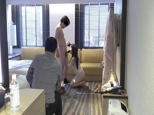 Hobi aneh si suami ialah melihat isterinya bersetubuh dengan orang lain