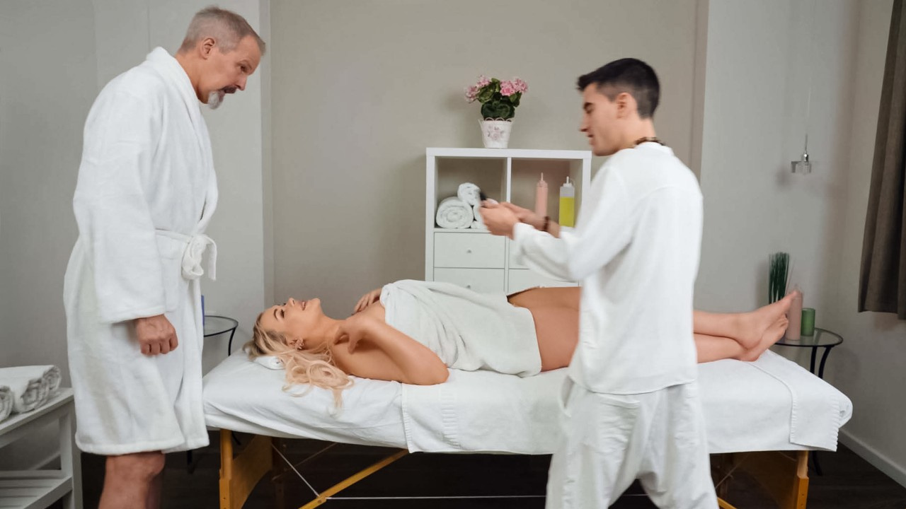 O casal foi fazer uma massagem e acabou