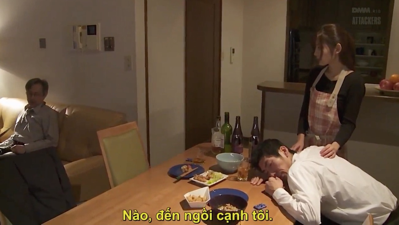아내는 승진을 위해 남편의 상사에게 자신을 희생