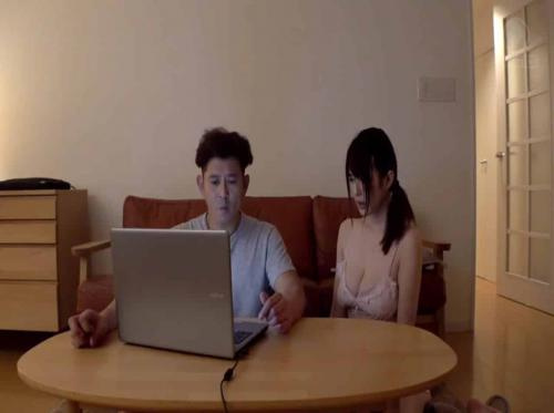 Scopa la moglie e il figlio di Honoka Tsuji indossando abiti sexy