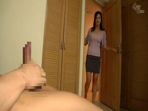 Hindi sinasadyang nakita ng incest stepmom ang kanyang asawa na nagsasalsal
