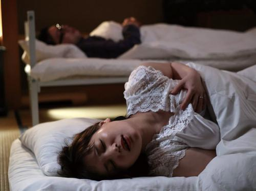 夫が事故で無力になったため、義父が代わりに嫁を助けることになった
