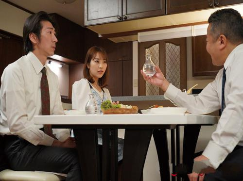上司を家に連れて帰ったとき、彼が妻をレイプするとは知りませんでした