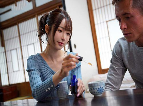 Vợ dâm nghiện thuốc kích dục làm tình với bạn thân ngay bên cạnh chồng mình