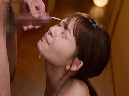 Gicler du sperme sur le visage de sa femme quand le patron n'est pas à la maison