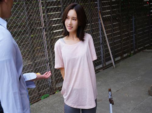 学生爱上了旅店老板